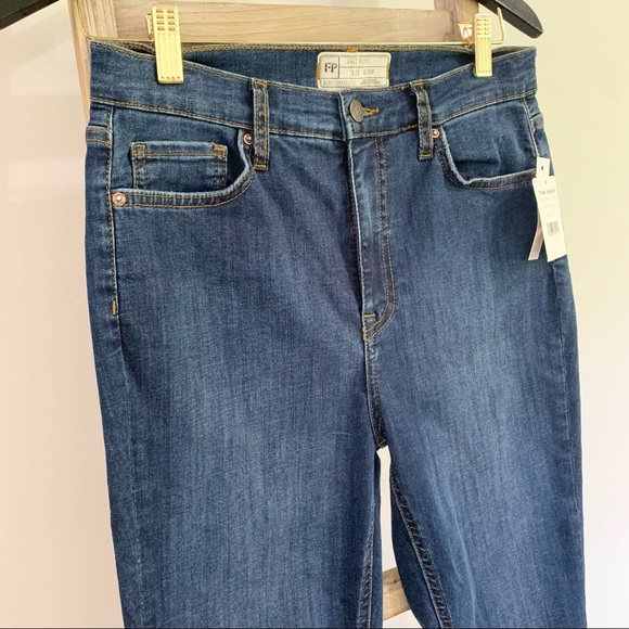 Free People High Rise Busted Knee Skinny Jean Dark Blue W30 NWT - Picture 5 of 12